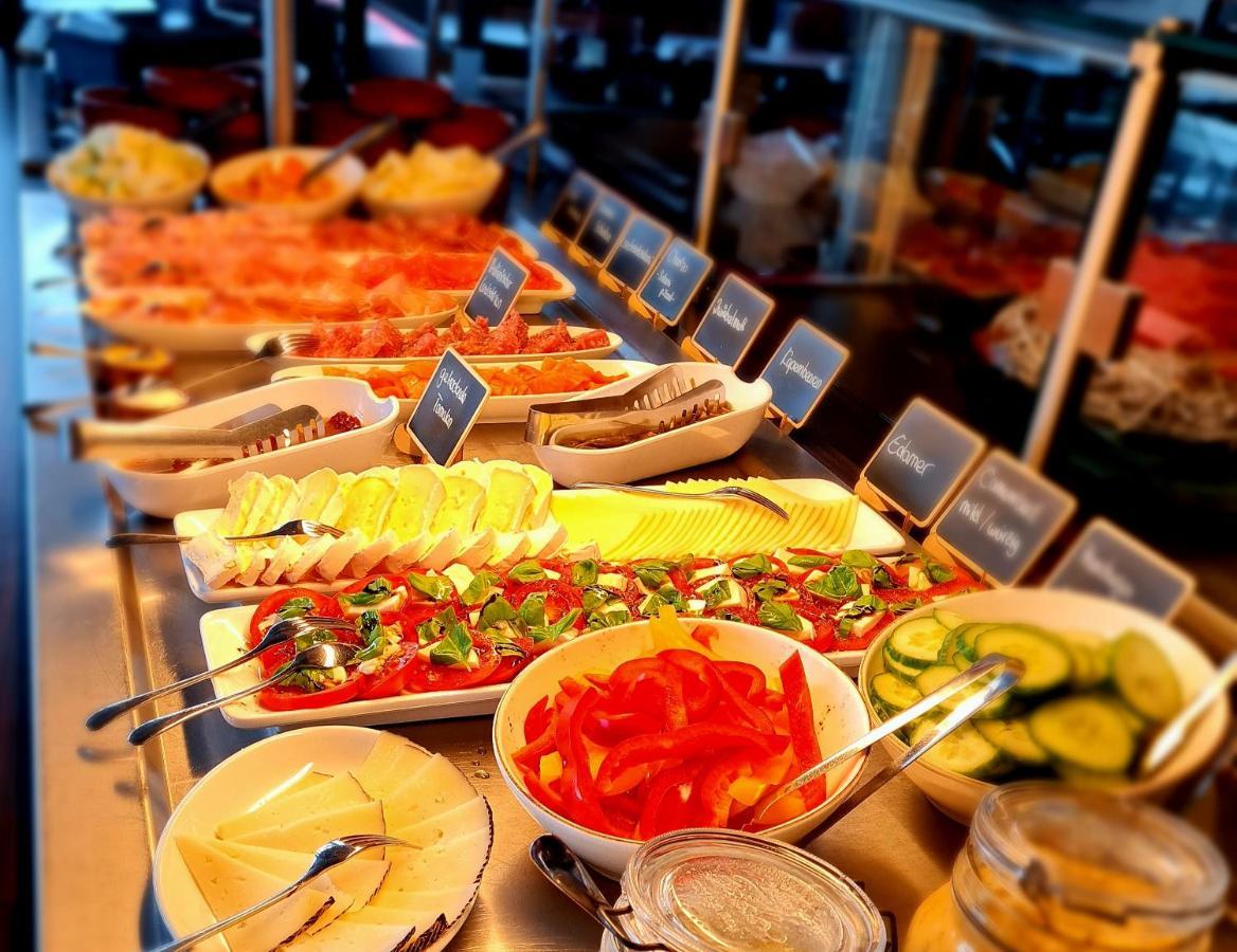 צינוביץ Hotel Am Kurpark מראה חיצוני תמונה