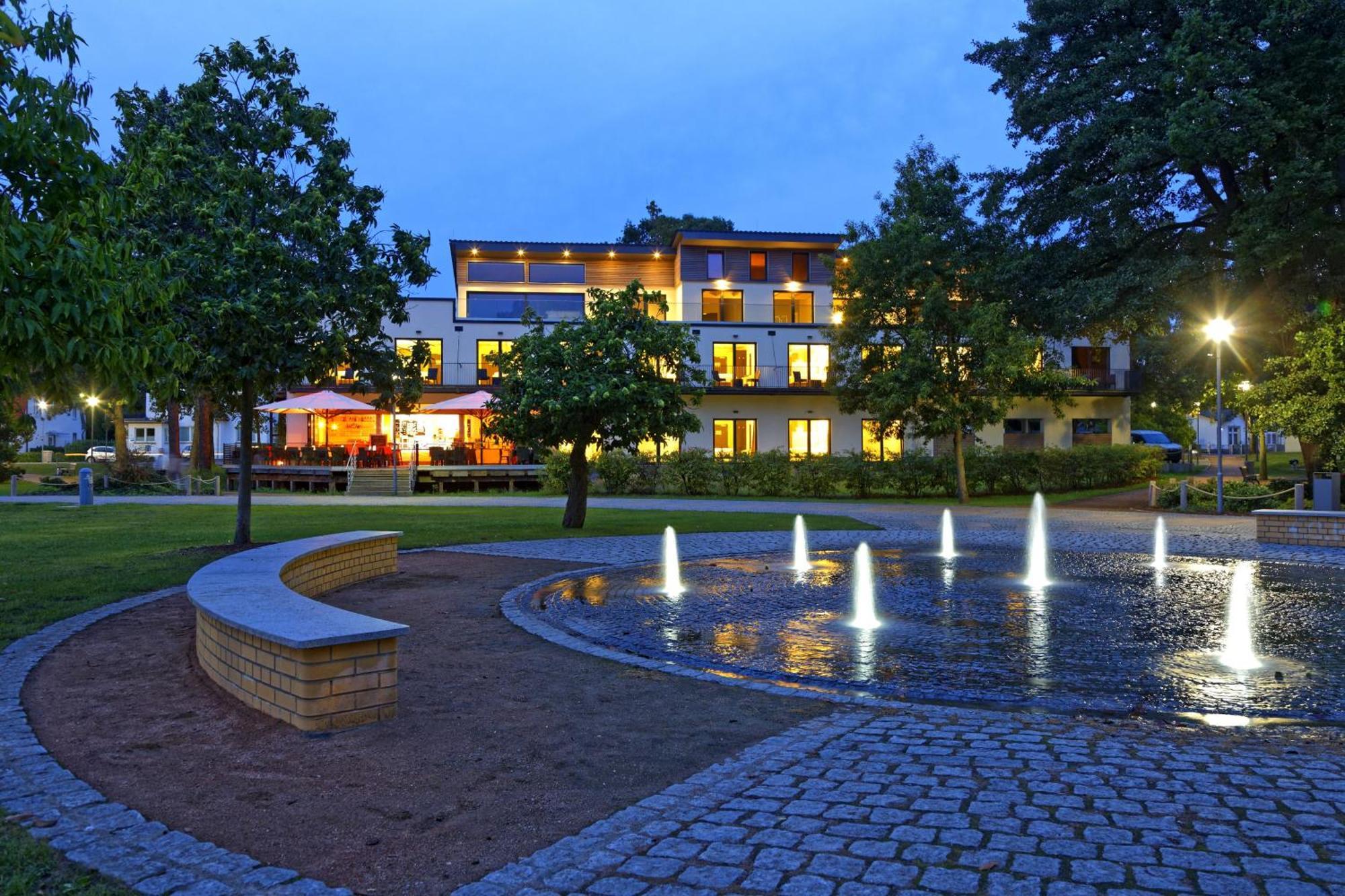 צינוביץ Hotel Am Kurpark מראה חיצוני תמונה