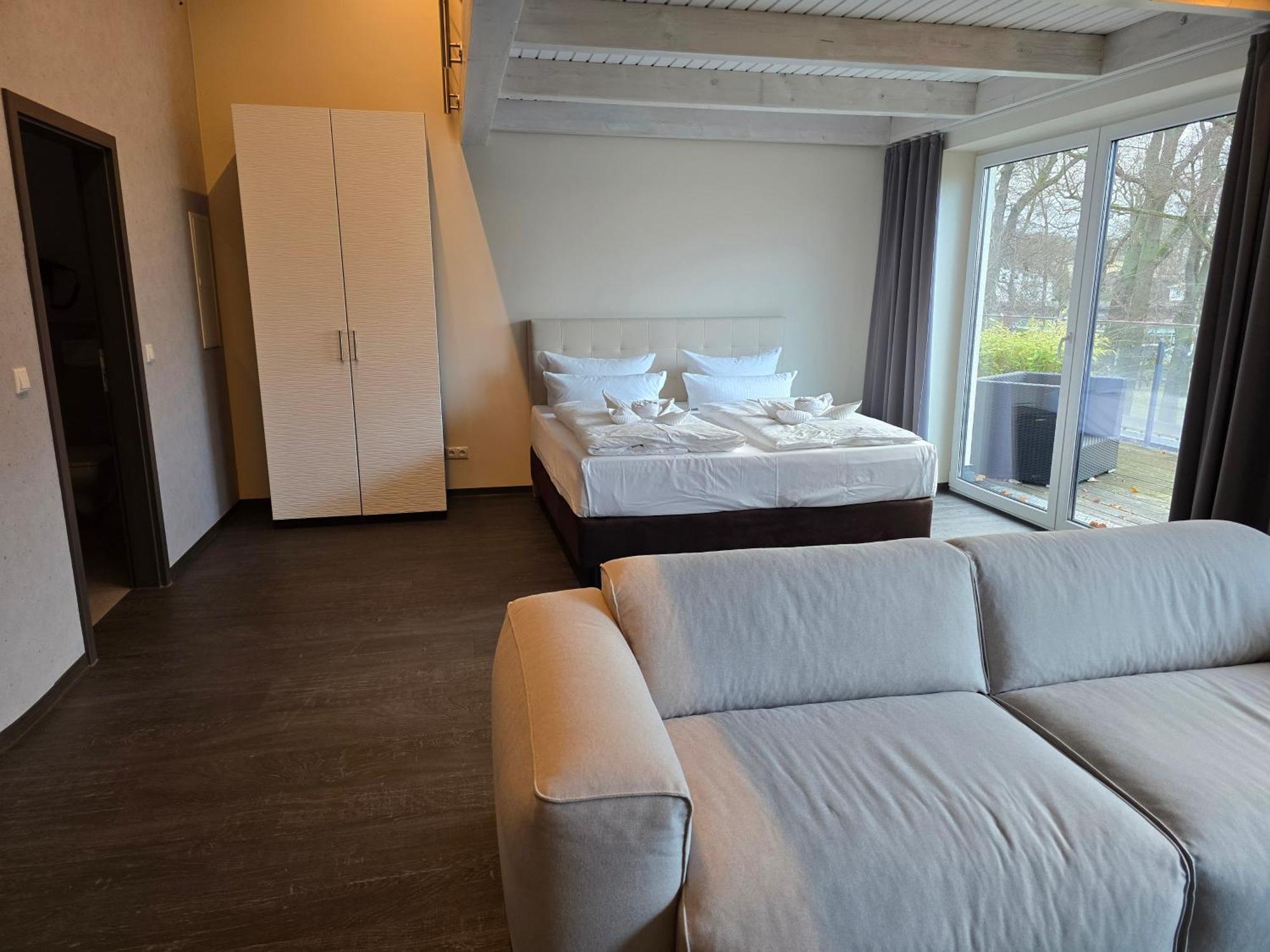 צינוביץ Hotel Am Kurpark מראה חיצוני תמונה