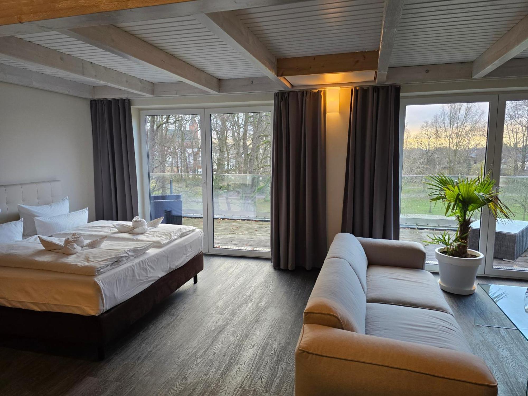 צינוביץ Hotel Am Kurpark מראה חיצוני תמונה