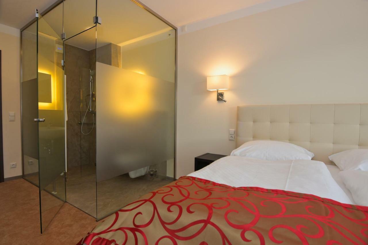 צינוביץ Hotel Am Kurpark מראה חיצוני תמונה