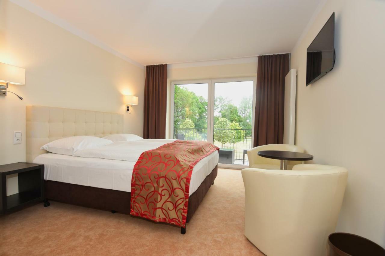 צינוביץ Hotel Am Kurpark מראה חיצוני תמונה