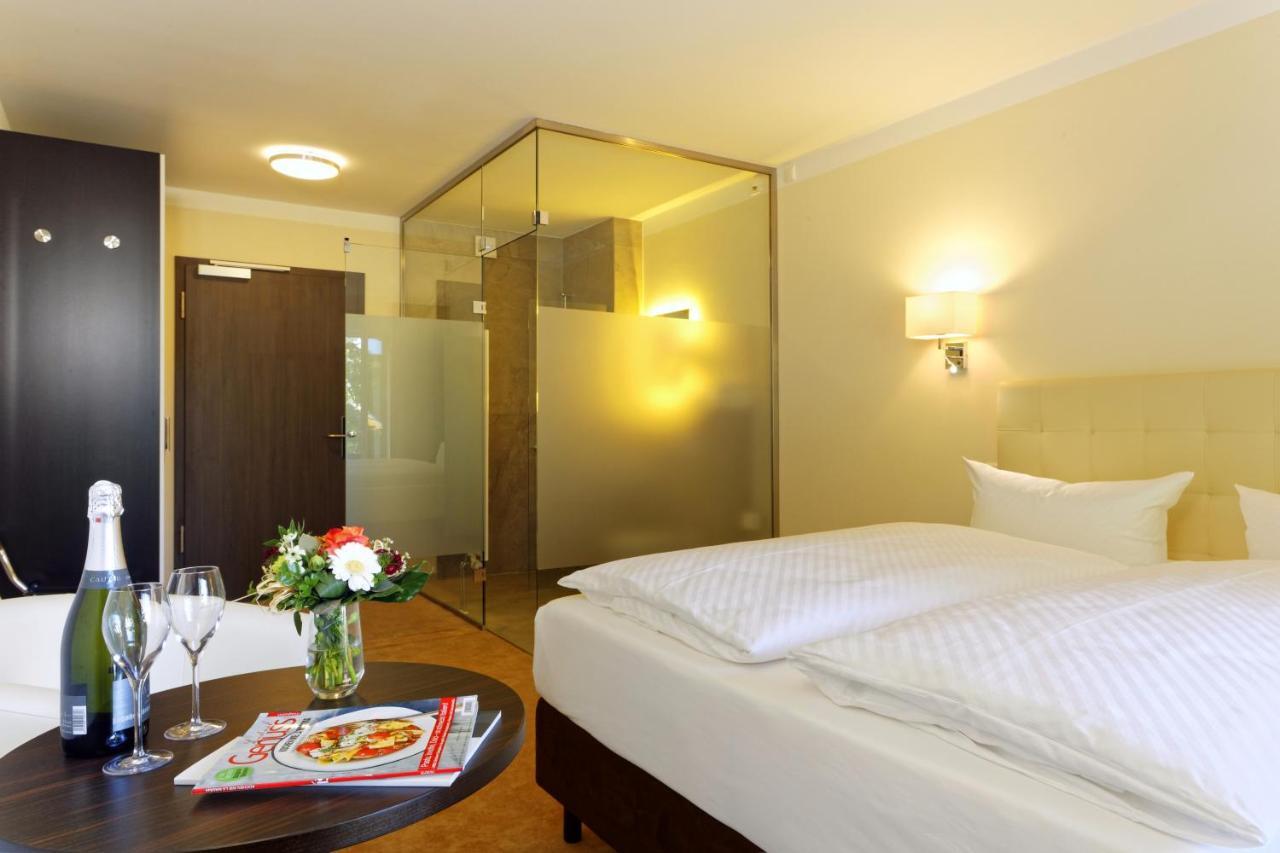 צינוביץ Hotel Am Kurpark מראה חיצוני תמונה
